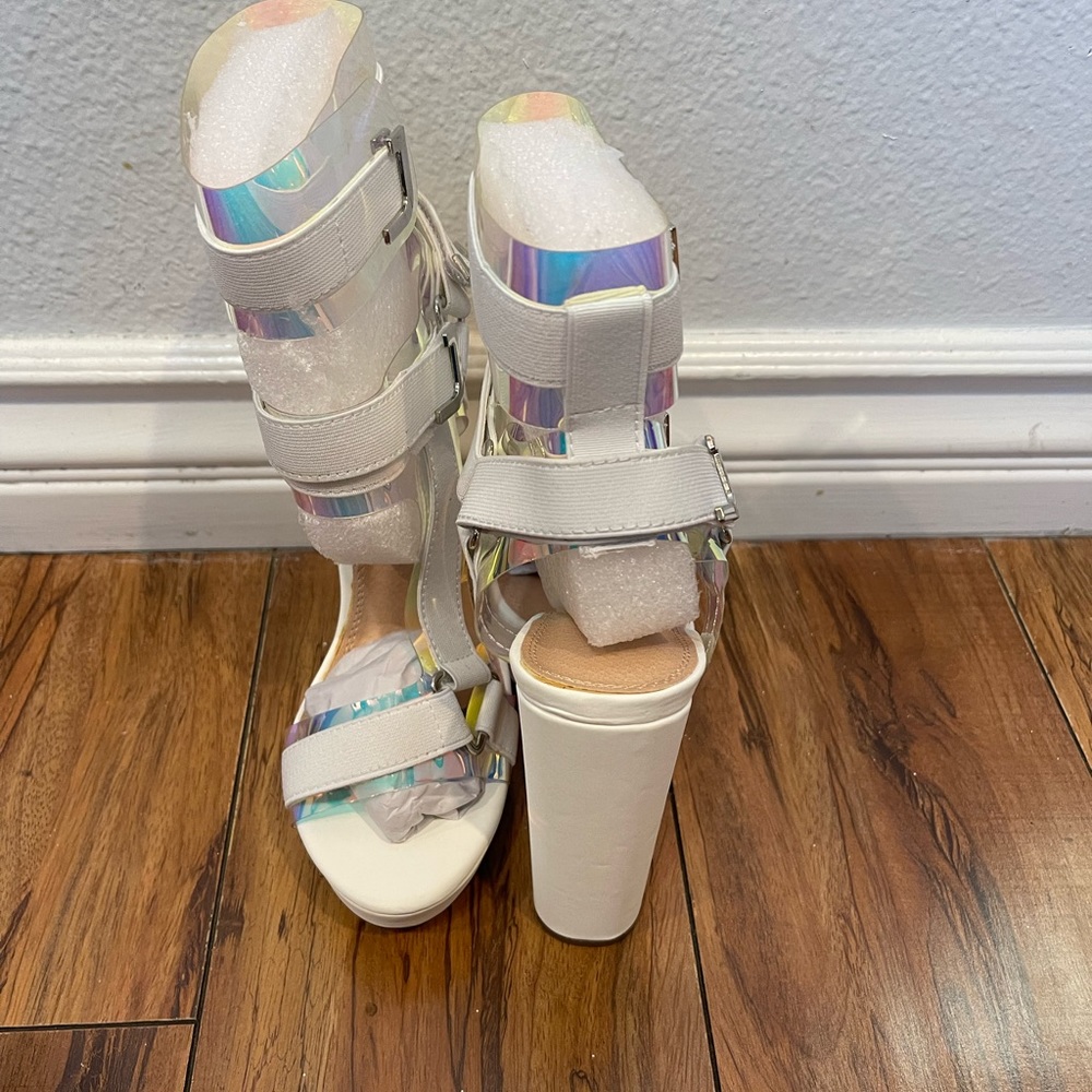 Women White PU Glamorock-2 High Heels - Picture 5 of 5